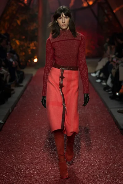 Look 28
